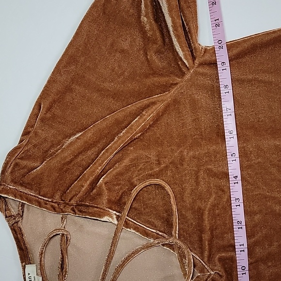 Dylan Long Sleeve Velvet Blouse/ M. - Picture 7 of 15